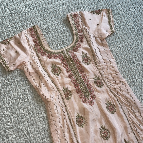 Indian Suit - Picture 4 of 13